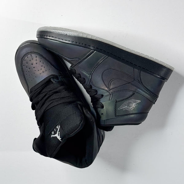 Air Jordan 1 Mid / Outer Space